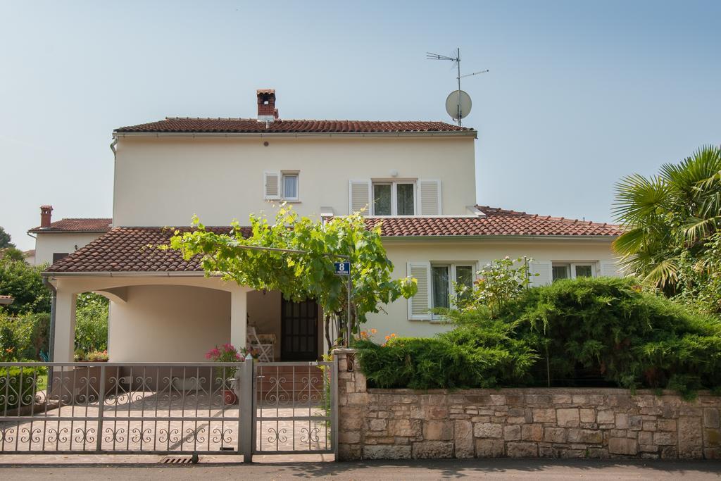 Studio And Apartment Nadia With Garden Poreč Dış mekan fotoğraf