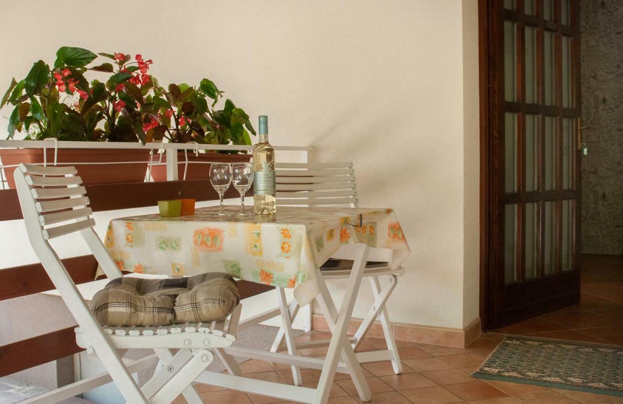 Studio And Apartment Nadia With Garden Poreč Dış mekan fotoğraf