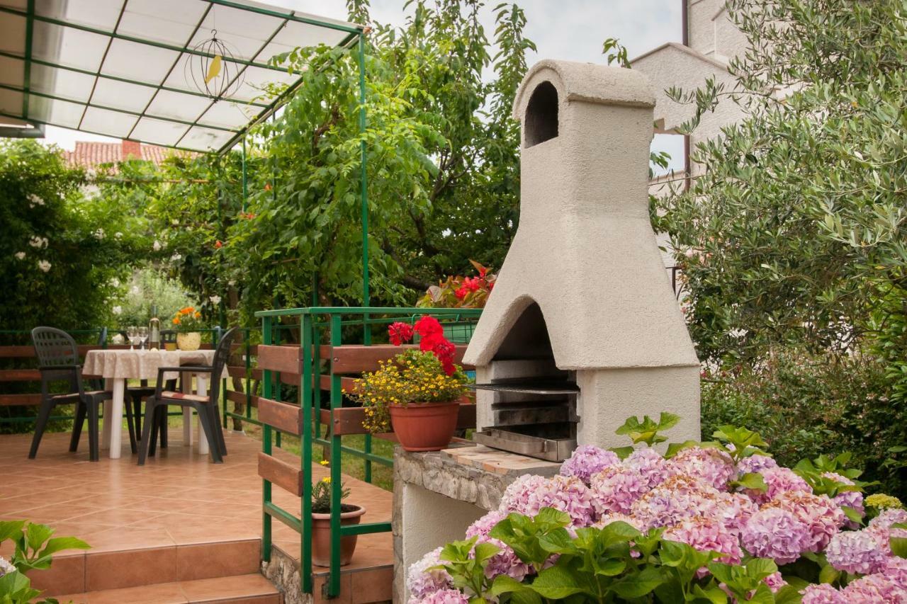 Studio And Apartment Nadia With Garden Poreč Dış mekan fotoğraf